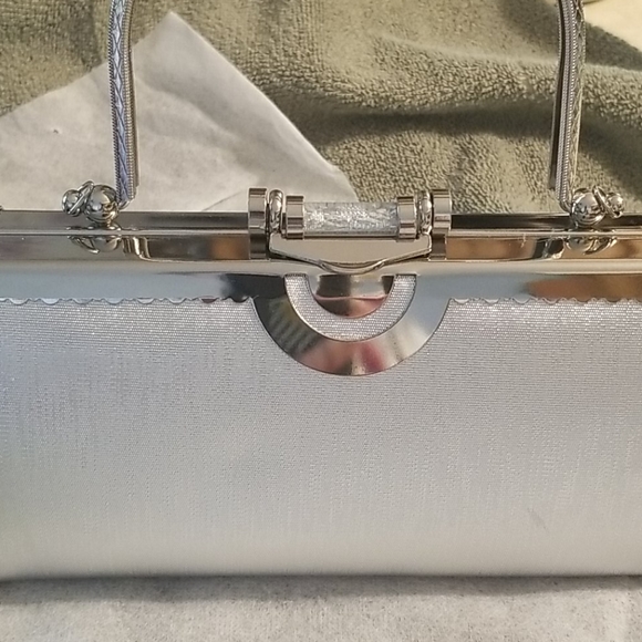 Metallic Silver Evening Purse  NWOT - Picture 5 of 6